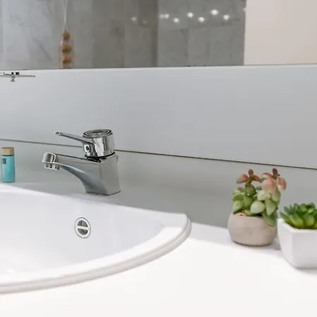 Huswell - Authentic With Terraces And Parking