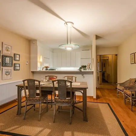 Huswell - Authentic With Terraces And Parking Apartment Knokke-Heist
