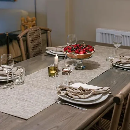 Huswell - Authentic With Terraces And Parking